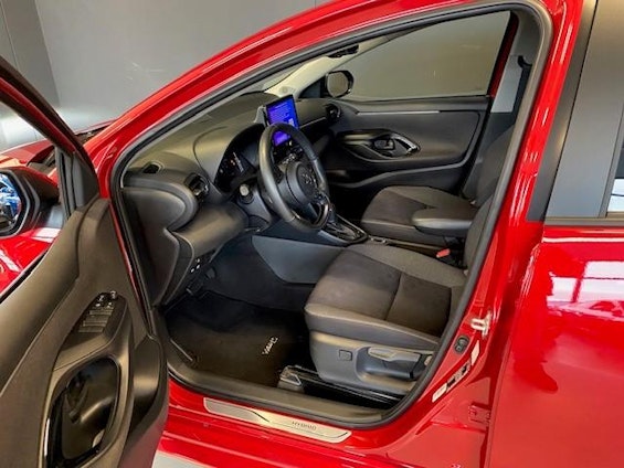 Vehicle image 9 Vehicle image 9