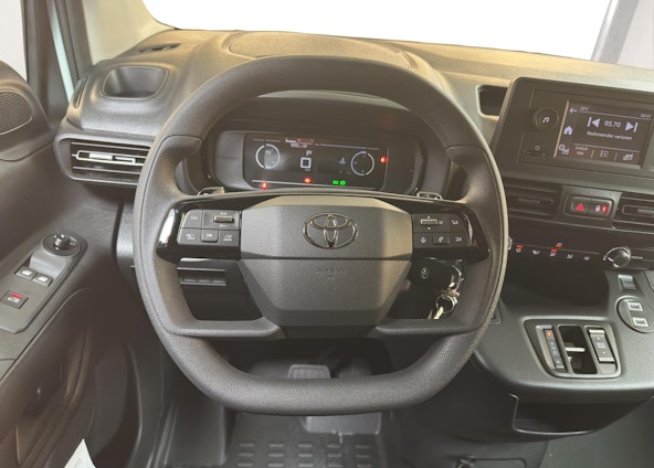 Vehicle image 10 Vehicle image 10