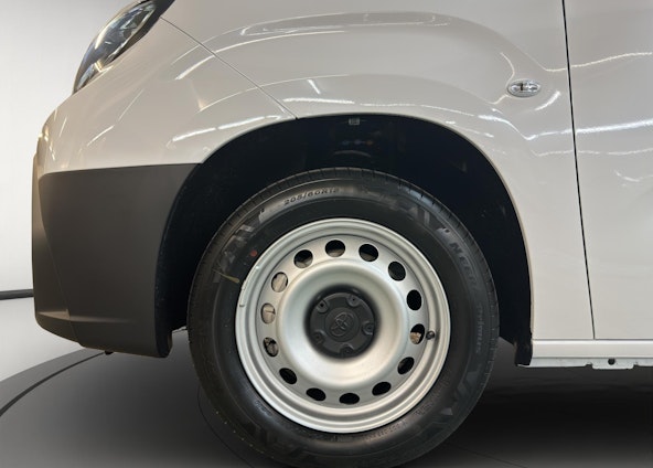 Vehicle image 14 Vehicle image 14