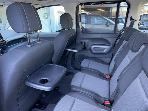 Vehicle image 9 Vehicle image 9