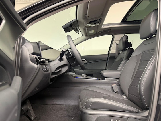 Vehicle image 4 Vehicle image 4