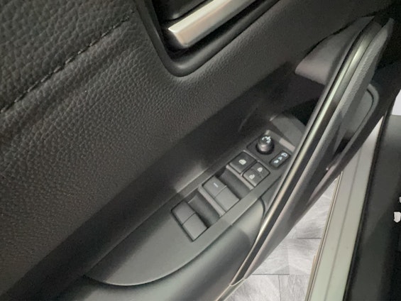 Vehicle image 9 Vehicle image 9