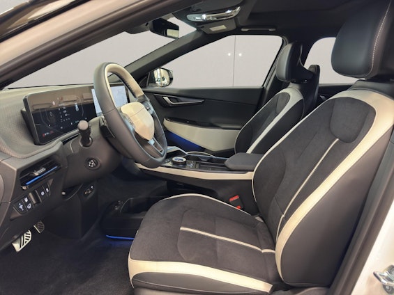 Vehicle image 13 Vehicle image 13