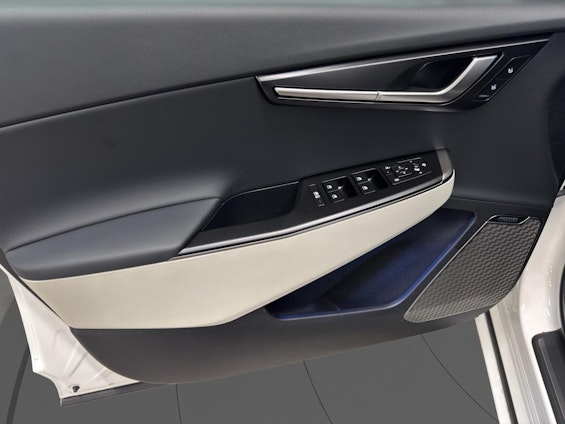 Vehicle image 15 Vehicle image 15