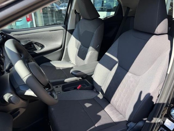 Vehicle image 15