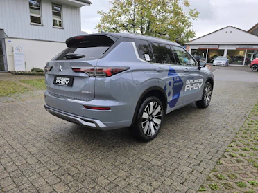 MITSUBISHI OUTLANDER 3