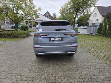 MITSUBISHI OUTLANDER 6