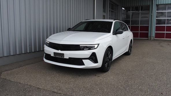 First vehicle image