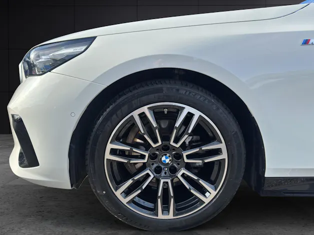 BMW 520d xDrive Touring  / Attraktive Leasingzins ab 1,9% bei Abschluss einer BMW Fahrzeugversicherung