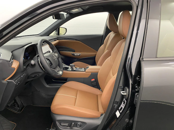 Fahrzeugbild LEXUS LBX