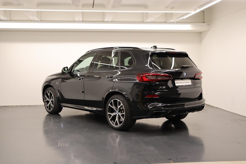 Vehicle image BMW X5