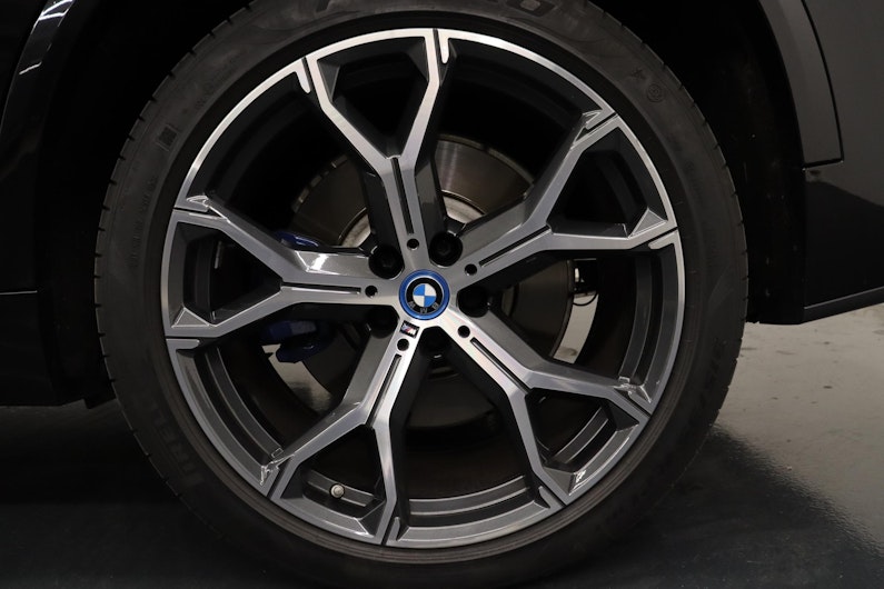 Vehicle image BMW X5