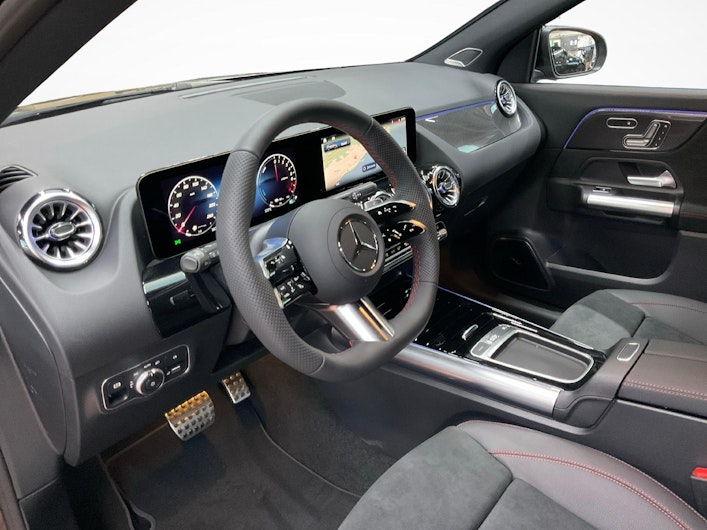 Vehicle image MERCEDES-BENZ GLA 250