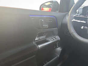 https://vehicle.imgix.net/4028381/9af4a8ed-96af-4141-928b-67618278f3db.jpg