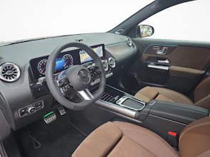 Fahrzeugbild MERCEDES-BENZ GLA 250 4MATIC Swiss Star