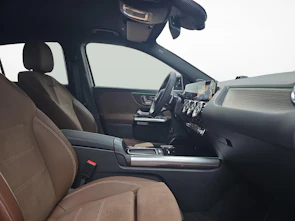 Fahrzeugbild MERCEDES-BENZ GLA 250 4MATIC Swiss Star