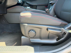 https://vehicle.imgix.net/4028473/dca1f299-1dd9-4bc4-ab69-b132e74a4783.jpg
