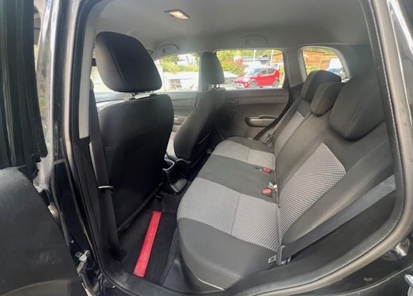 Vehicle image 16 Vehicle image 16