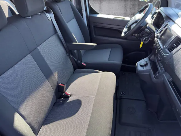 Opel Vivaro combi 2.8 t M 2.0 D 177 S/S