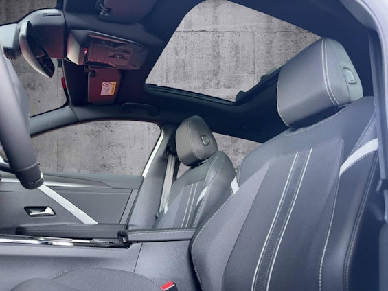 Vehicle image 13 Vehicle image 13