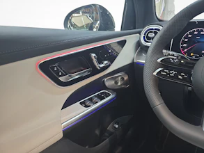 https://vehicle.imgix.net/4028692/120d7889-dd25-4af9-a639-c8aaf4a61ae7.jpg