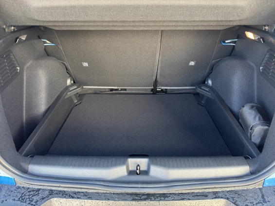 Vehicle image 6 Vehicle image 6