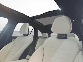 https://vehicle.imgix.net/4028711/a90e32c2-2c38-4887-a0b0-66f4efbec156.jpg