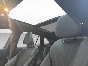 https://vehicle.imgix.net/4028721/38edcdb7-b41a-4145-9121-38dc5433282e.jpg