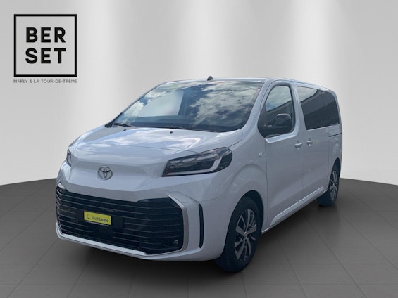 First vehicle image