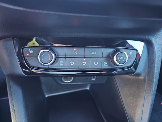 Vehicle image 24 Vehicle image 24