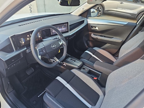 Vehicle image 15 Vehicle image 15