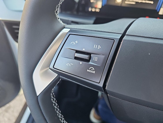 Vehicle image 18 Vehicle image 18