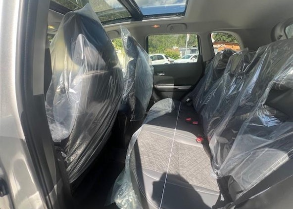 Vehicle image 14 Vehicle image 14