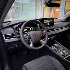 MITSUBISHI OUTLANDER 5