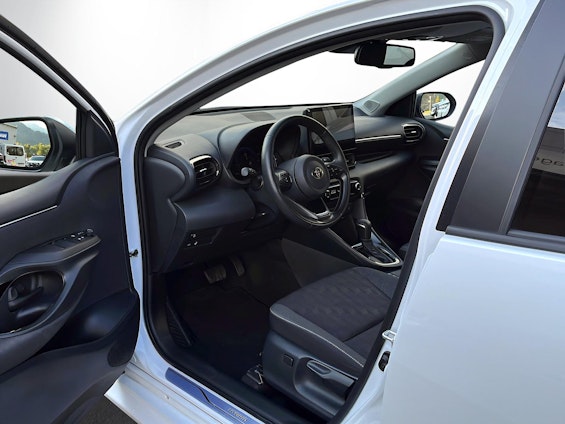 Vehicle image 6