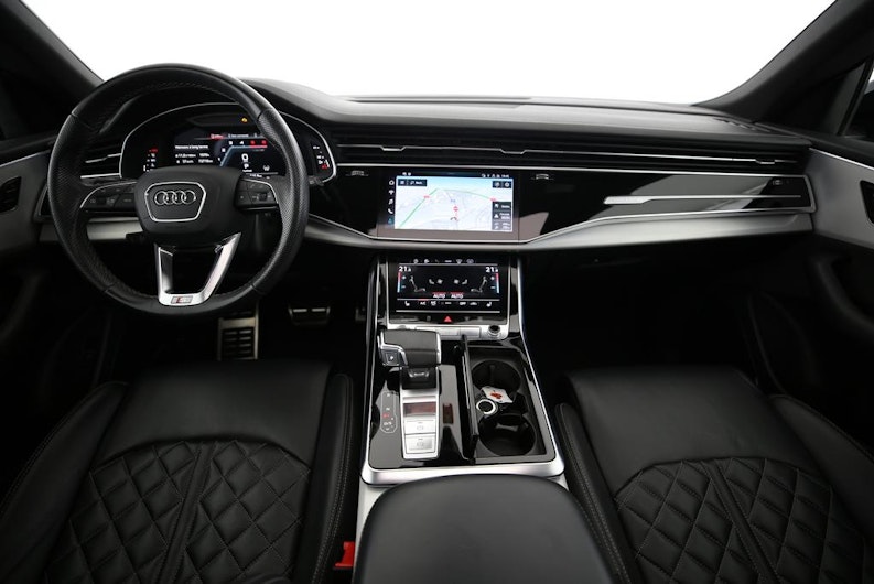 Vehicle image AUDI Q8