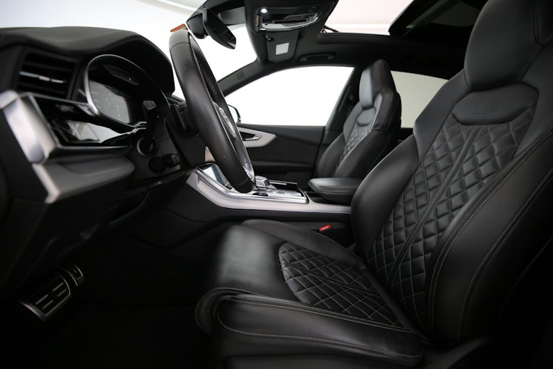 Vehicle image AUDI Q8