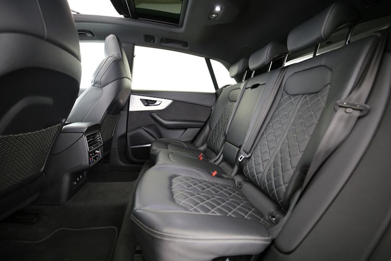 Vehicle image AUDI Q8