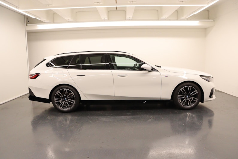 Vehicle image BMW 5 SERIES