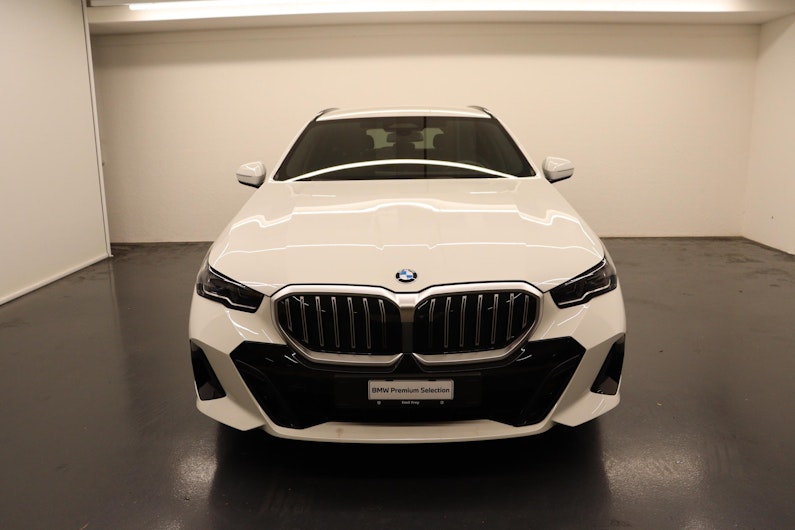 Vehicle image BMW 5 SERIES