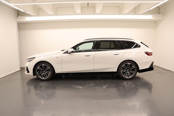 BMW 520d xDrive Touring 1