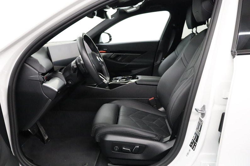 Vehicle image BMW 5 SERIES