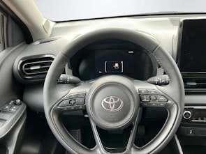 Vehicle image TOYOTA Yaris 1.5 VVT-i HSD Trend