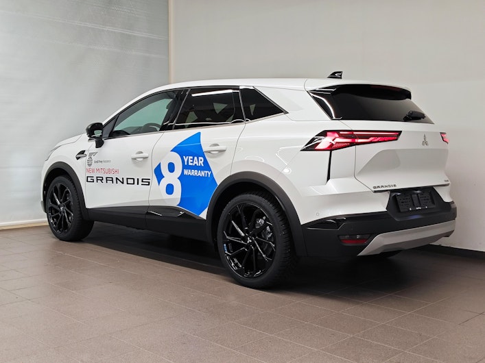 Vehicle image MITSUBISHI GRANDIS