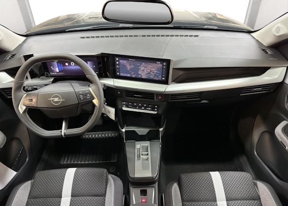 Vehicle image 9 Vehicle image 9