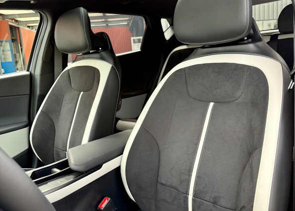 Vehicle image 6 Vehicle image 6