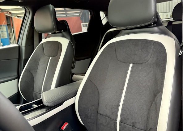 Vehicle image 13 Vehicle image 13