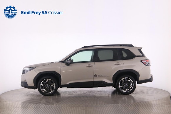 SUBARU Forester Station 2.0i e-Boxer Swiss Plus 2