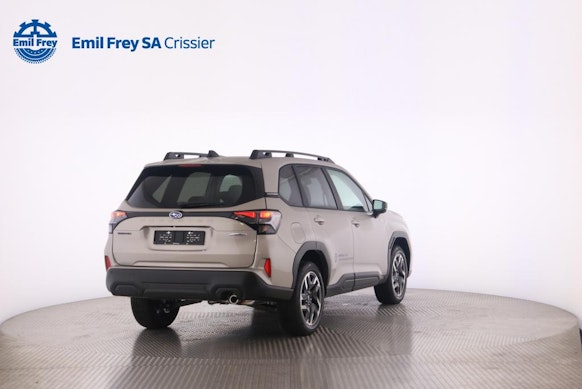 SUBARU Forester Station 2.0i e-Boxer Swiss Plus 1