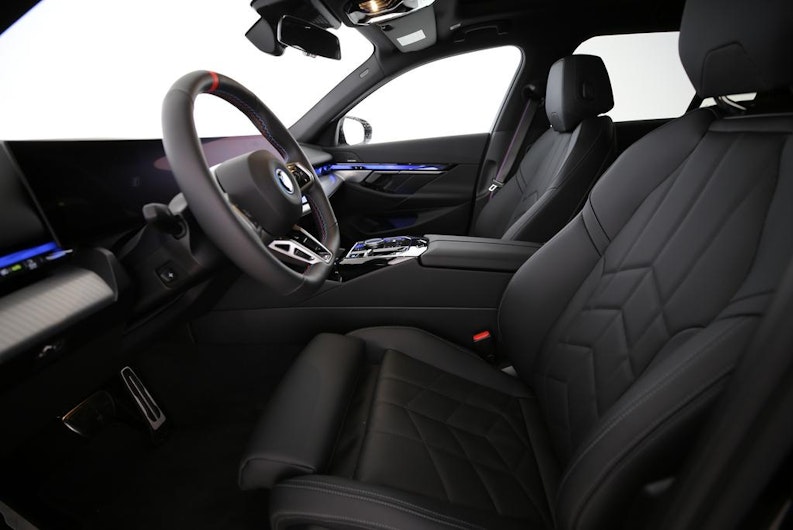 Vehicle image BMW i5